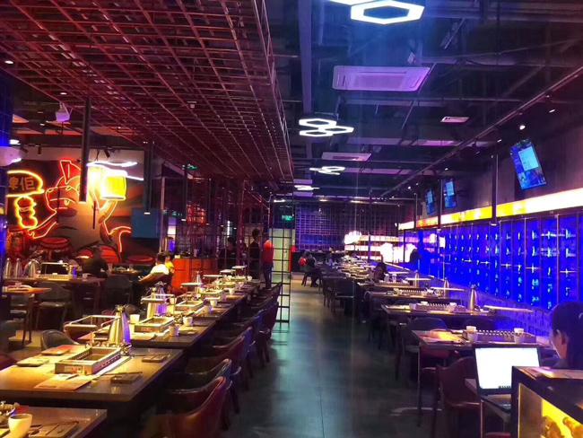 談?wù)勯_燒烤加盟店設(shè)備選擇和地址選擇的重要性